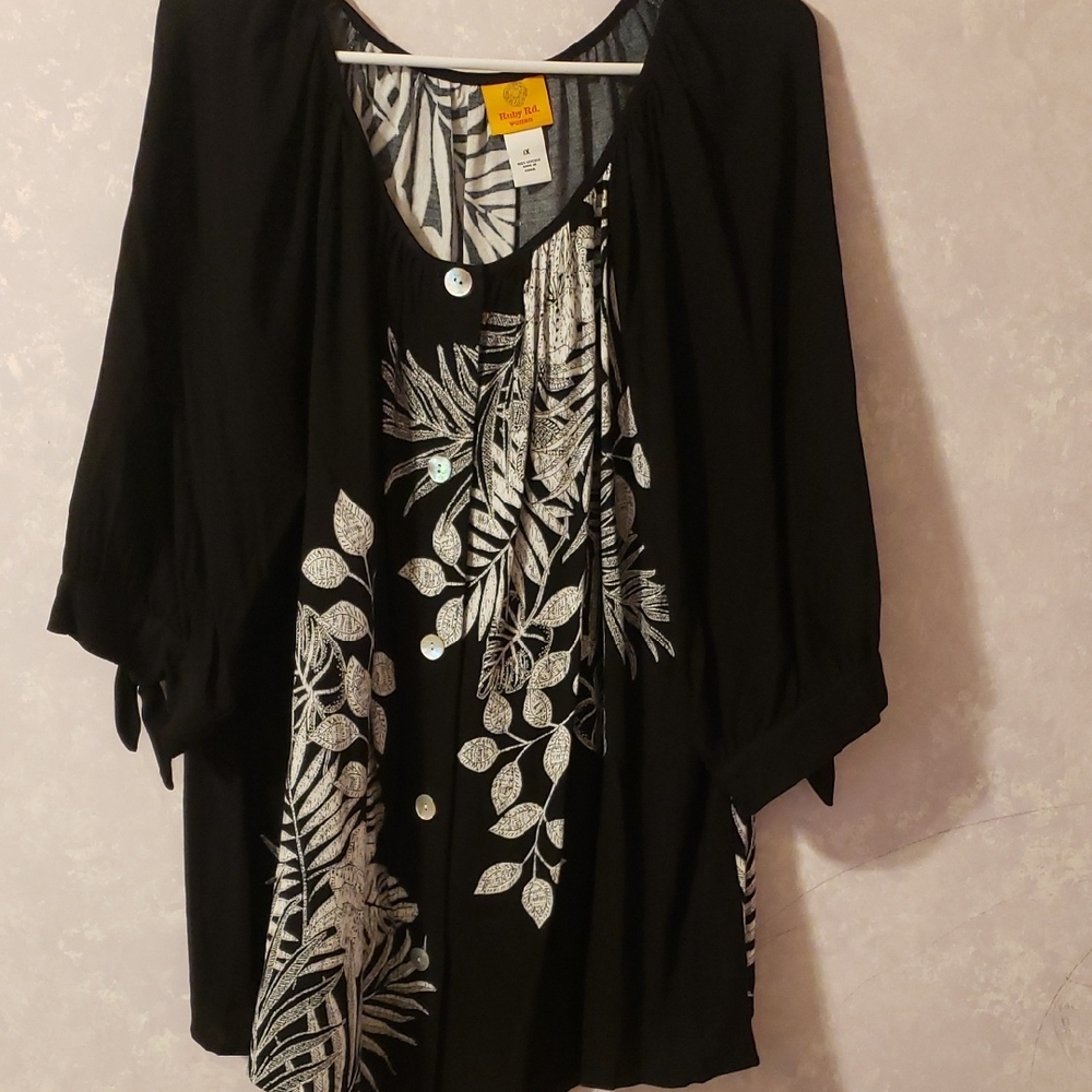 Ruby Rd. Black and White Asymmetrical 3/4 Sleeve Blouse
